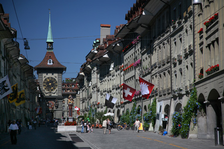 Bern: Kramgasse mit Zytgloggeturm